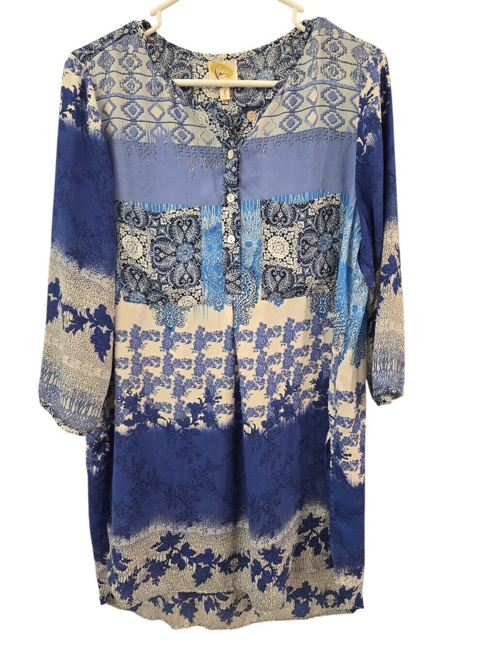 ANTHRO FIG & FLOWER AZTEC TUNIC TOP W/ SPLIT NECK AND 3/4 SLEEVES. SZ LARGE.